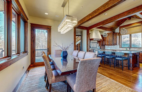 Edwards House | Mountain retreat with hot tub, fully stocked kitchen & great views