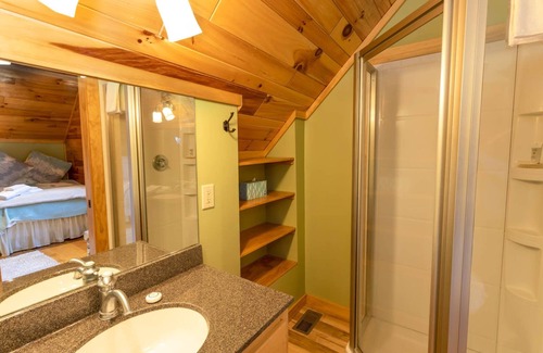 Lenoir Cabin | Mountain Retreat with Seclusion & Adventure