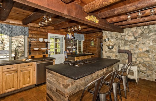 Clyde Cabin | Mountain retreat wood log cabin near Max Patch.