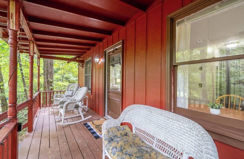 Blairsville Cottage | Mountain Rose Cabin - Fido Friendly Mountain Escape near Helen, & Blue Ridge
