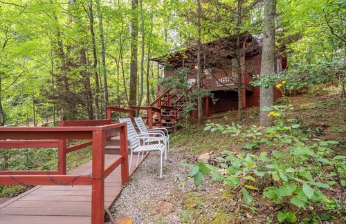 Blairsville Cottage | Mountain Rose Cabin - Fido Friendly Mountain Escape near Helen, & Blue Ridge