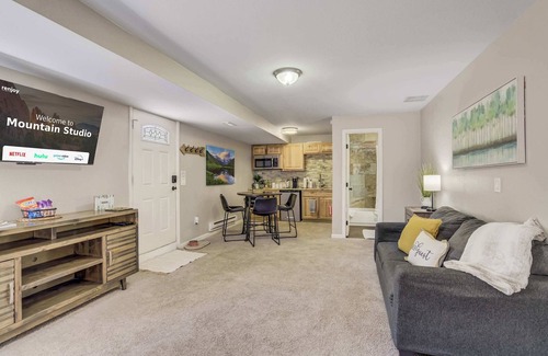Cascade Apartment | Mountain Studio! Cozy Escape with Stunning Views