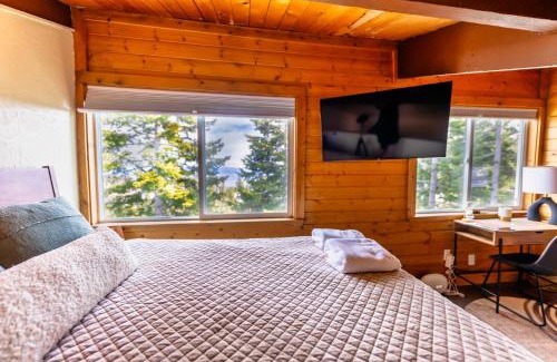 Tahoe Village Apartment | Mountain Serenity, near Ski, Golf, Casino, Lake