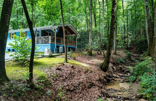 Penrose Cottage | Mountain Shadows - Cottage on Stream - Hot Tub - Grill - Gas Fireplace - Pets OK