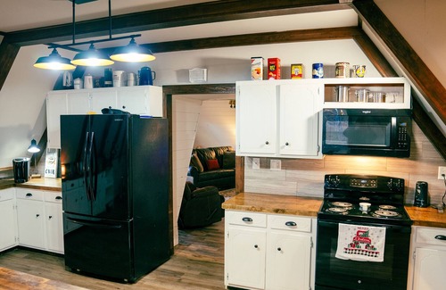 Heber Springs Cabin | Mountain side cabin with beautiful views close to town