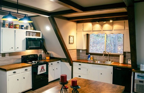 Heber Springs Cabin | Mountain side cabin with beautiful views close to town