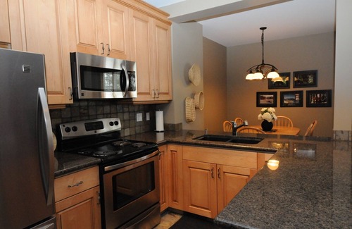 East Kootenay House | Mountain Side Ski-in Cabin w/Private Hot Tub - 5 Min. Walk to Chairlift
