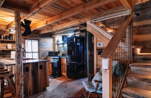 Gatlinburg - Pigeon Forge Cabin | Mountain Silotude 1 bedroom, 1 bath, fire pit, game room & hot tub Sleeps 4