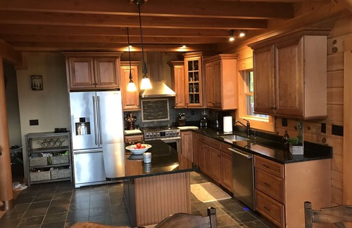 Madison House | Mountain Ski House w/hot tub, wrap around deck, panoramic views!