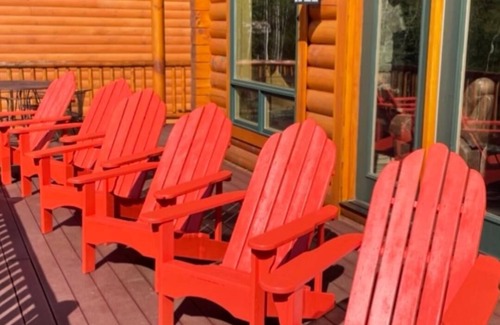 Madison House | Mountain Ski House w/hot tub, wrap around deck, panoramic views!