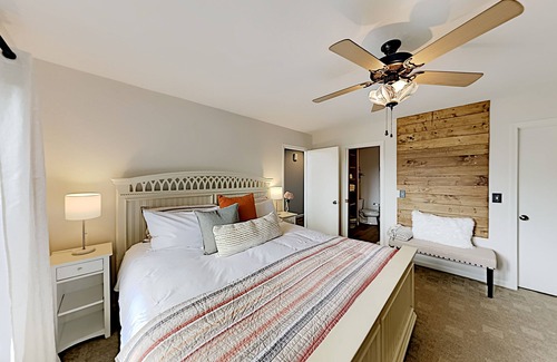 Skyland House | Mountain Songbird | Fireplace, Patio & Balcony | Serene Blue Ridge Views