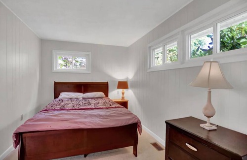Hesston House | Mountain Splash - Raystown Lake: Seven Points Marina Entrance