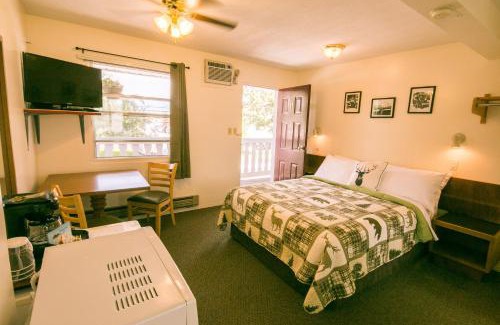 East Kootenay Hotel | Mountain Springs Motel