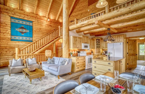 Pagosa Highlands House | Mountain Spruce Retreat: Pet-Friendly Cabin w/View, Deck, Pool Table, Fireplace, and Pagosa Peak