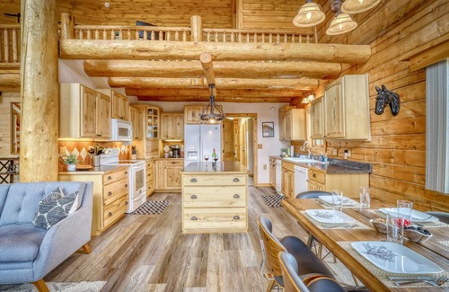 Pagosa Highlands House | Mountain Spruce Retreat: Pet-Friendly Cabin w/View, Deck, Pool Table, Fireplace, and Pagosa Peak