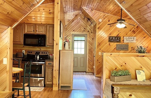 Elizabethton Apartment | Mountain Studio