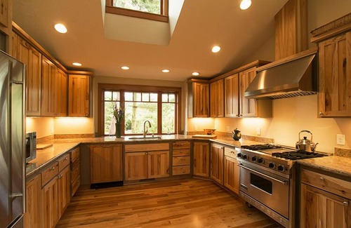 McMinnville Cabin | Mountain Style Lodge with stunning view of woods and creek, close to downtown.