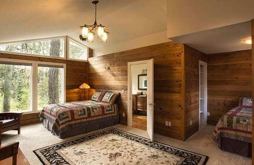 McMinnville Cabin | Mountain Style Lodge with stunning view of woods and creek, close to downtown.