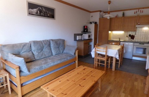 Le Chinaillon Apartment | Mountain-themed 2-room apartment - 41m² - Sleeps 6 - Ski-in/Ski-out - Balcony - Parking