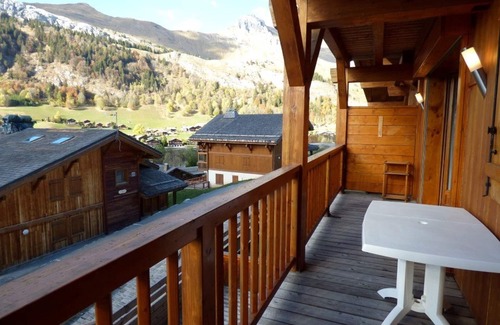 Le Chinaillon Apartment | Mountain-themed 2-room apartment - 41m² - Sleeps 6 - Ski-in/Ski-out - Balcony - Parking