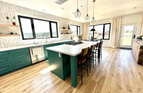 East Glacier Park Village House | Mountain Time House, Newly Built, Unobstructed Mountain View’s