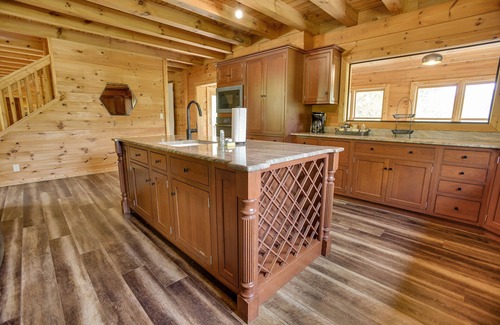 Stouchsburg Cabin | Mountain Top Cabin w/HOT TUB + Private Pool + Game Room