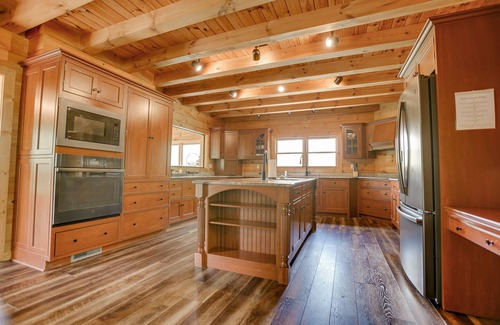 Stouchsburg Cabin | Mountain Top Cabin w/HOT TUB + Private Pool + Game Room
