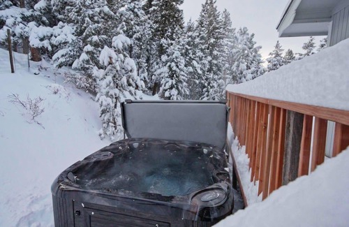 Doubleheader Cabin | Mountain Top Getaway W/ Hot Tub