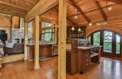 Talking Rock Cabin | Mountain Top Lodge | Ellijay, GA