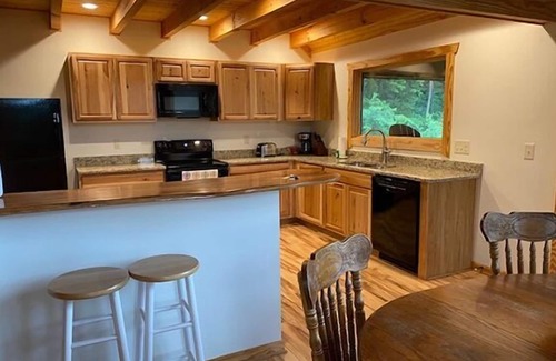 Stanardsville Cabin | Mountain Top Vista | 2 Bed, 1 Bath