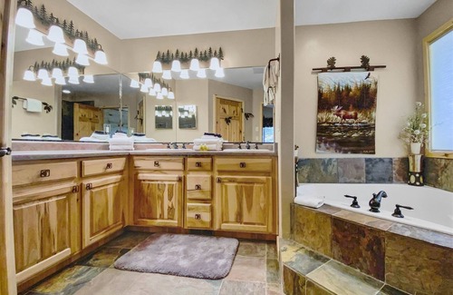 Meadow View Heights Cabin | Mountain Trail Cabin 5BDRM, 4.5 Bth with fireplaces, nice deck, near UTV trails