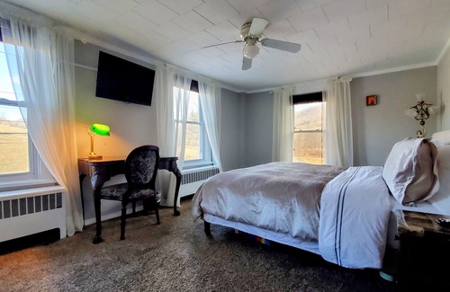 Maplecrest Bed & Breakfast | Mountain Treasure B&B