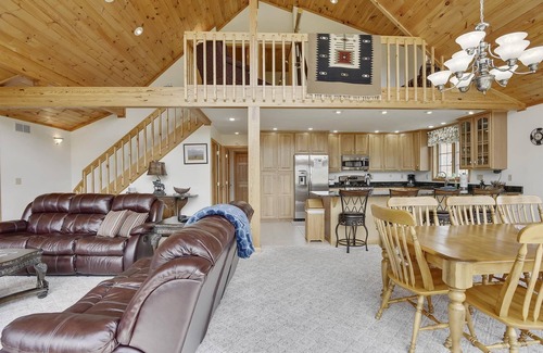 Canaan Valley House | Mountain vacation meets contemporary COMFORT! Welcome Moosie Chalet!