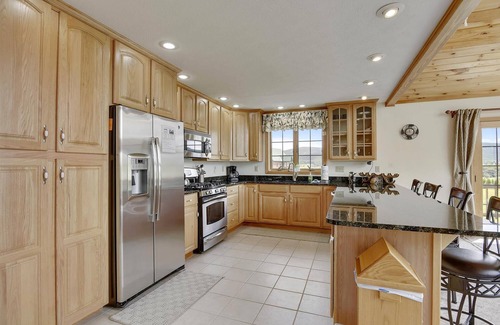 Canaan Valley House | Mountain vacation meets contemporary COMFORT! Welcome Moosie Chalet!