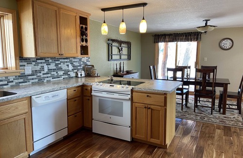 Centennial House | Mountain Valley Getaway A Peaceful Setting - Weekly Discounts!