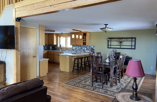 Centennial House | Mountain Valley Getaway A Peaceful Setting - Weekly Discounts!