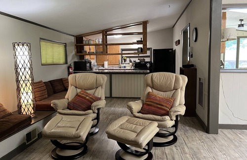 Blairsville Cabin | Mountain Valley Hideaway with 1000' of Stream!