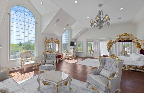 Mt. Bethel House | Mountain Valley Mansion/200-Acre Farm/Sleeps 16/Partial Property Rental