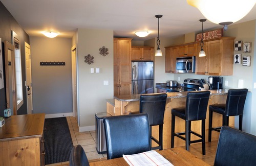 Golden Condo | Mountain Views - Hot Tub - Ski In Ski Out at Kicking Horse Mountain Resort