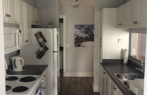 East Kootenay Condo | Mountain Views, Pool, Hot Tub! 1500 sqft 2BR + Loft, Penthouse