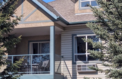 East Kootenay Condo | Mountain Views, Pool, Hot Tub! 1500 sqft 2BR + Loft, Penthouse