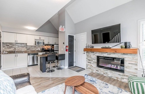 Craigleith Condo | Mountain View - Outdoor Pool/2 Private Patios