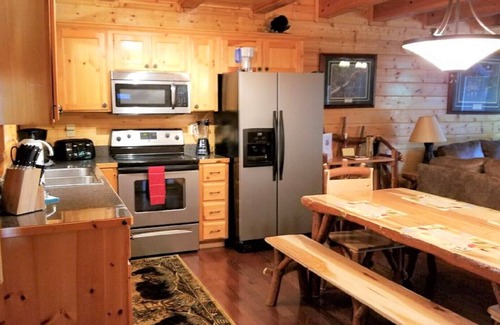 Gatlinburg - Pigeon Forge Cabin | Mountain View, 2 Suites, Hot Tub, Game Rm, Hammock, Fire Pit, Convenient + More!