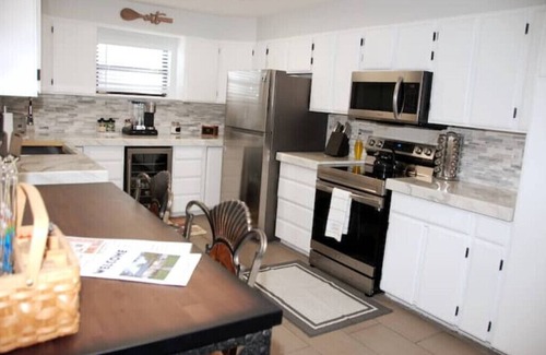 Englewood House | Mountain View 3 Bed - 2 Bath Freshly Remodelednn