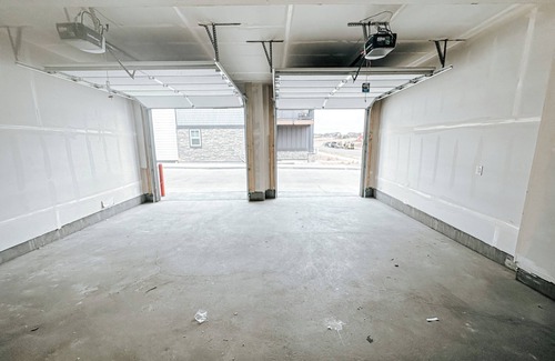Erie House | Mountain View 3-bedroom townhome with AC and WiFi in Downtown Erie