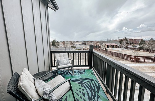 Erie House | Mountain View 3-bedroom townhome with AC and WiFi in Downtown Erie
