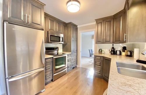 Brackendale House | Mountain View 4 BDR Home in Squamish
