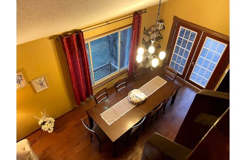 Wausau House | Mountain View 6BR Spacious Getaway w/ Fireplace