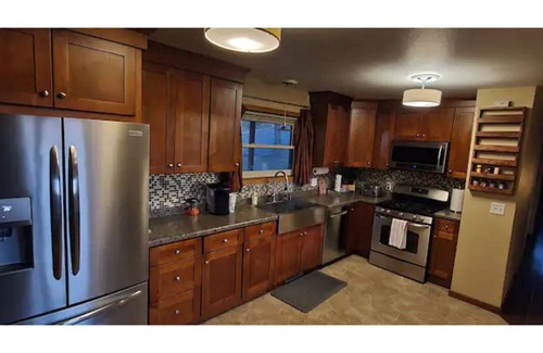 Wausau House | Mountain View 6BR Spacious Getaway w/ Fireplace