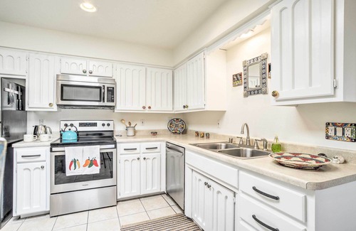 Northeast Heights House | Mountain-View Albuquerque Townhome w/Patio!